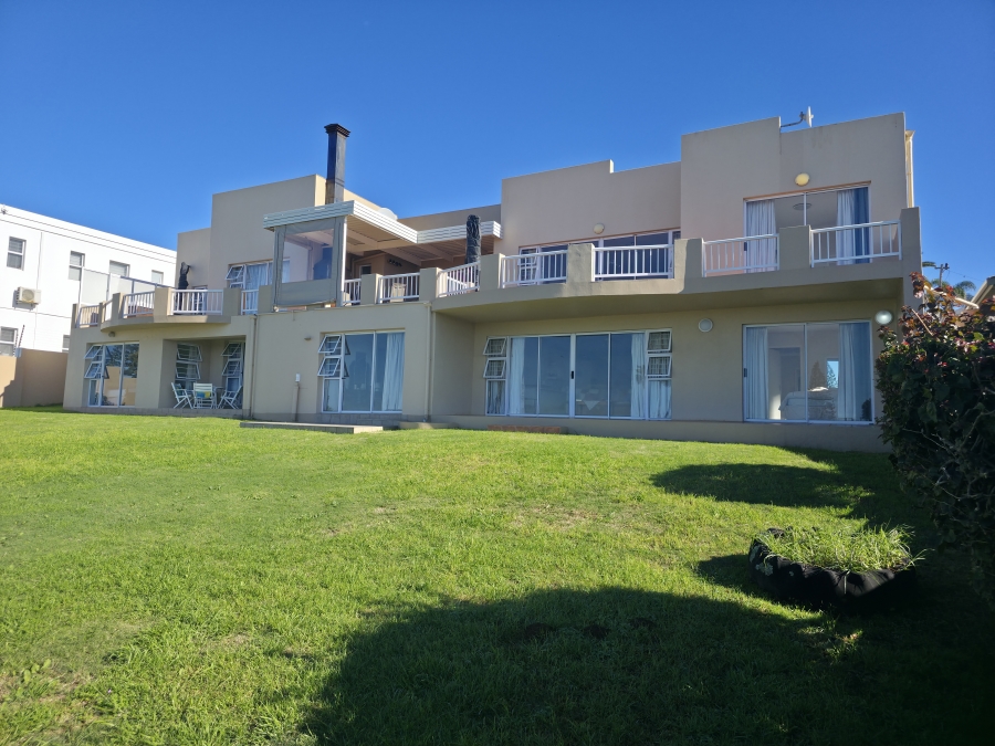 7 Bedroom Property for Sale in Wavecrest Eastern Cape